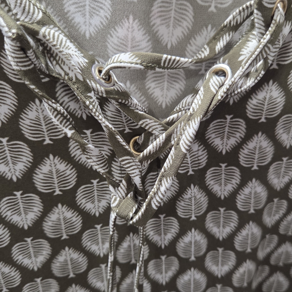 Liz Claiborne Olive Leaf Pattern Short Sleeve Top - Picture 4 of 6